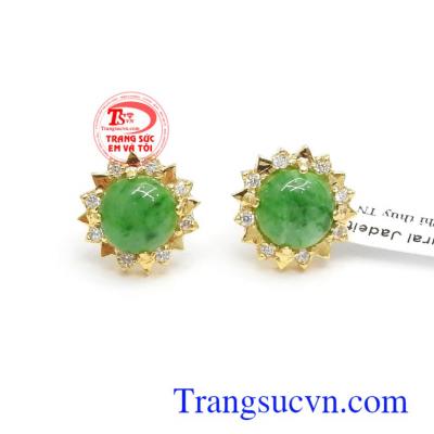 Đôi hoa tai Jadeite bình an 18k kiểu dáng độc đáo, tinh xảo, đeo hợp thời trang phái đẹp, dễ dàng kết hợp với nhiều phong cách thời trang khác nhau