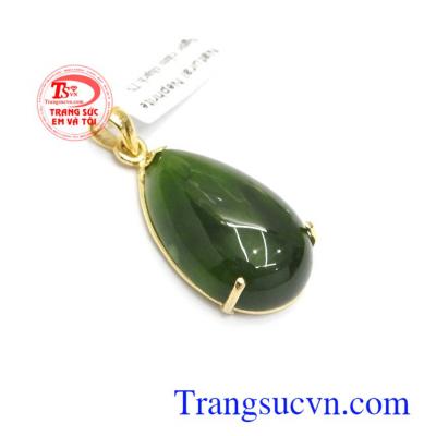 Mặt dây Nephrite giọt nước xinh xắn là biểu tượng của sức khỏe, Nephrite có tác dụng mang đến vận may, giúp người đeo tránh được những rủi ro, các thế lực tà ma và sự nguy hiểm