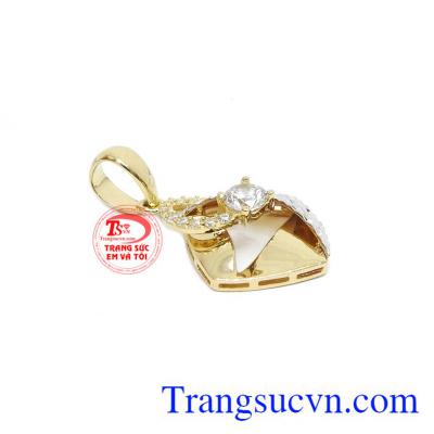 Mặt dây sang trọng Hàn Quốc được chế tác từ vàng 10k với sự kết hợp hoàn hảo từ vàng màu và vàng trắng.