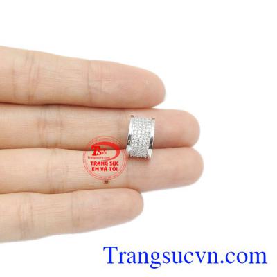 Sự kết hợp hài hòa giúp sản phẩm thêm phần sang trọng. Mặt dây độc đáo Hàn Quốc