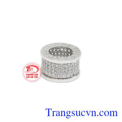 Sản phẩm chế tác từ vàng trắng 10k cùng đá Cz. Mặt dây độc đáo Hàn Quốc