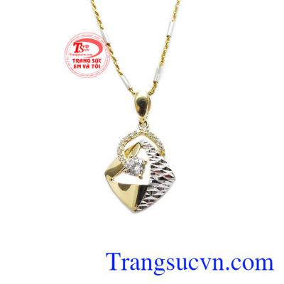 Bộ trang sức đẹp giúp tôn vinh vẻ đẹp của người phụ nữ. 