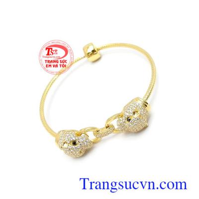 Vòng tay 10k đính đá tinh tế là món quà tuyệt vời cho người bạn yêu thương