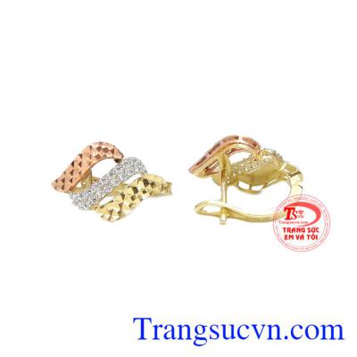 Hoa tai quyến rũ Hàn Quốc được kết hợp từ vàng màu và vàng hồng. 