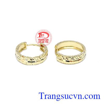 Hoa tai thịnh vượng Hàn Quốc được thiết kế kiểu dáng khá đơn giản, nhưng các đường nét trên hoa tai lại vô cùng tinh tế và đẹp mắt. 