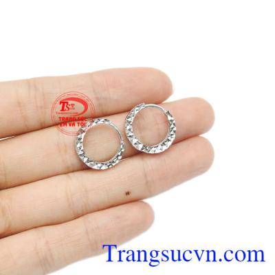 Với kiểu dáng đơn giản, nhỏ gọn rất thích hợp với những ai yêu sự giản đơn.