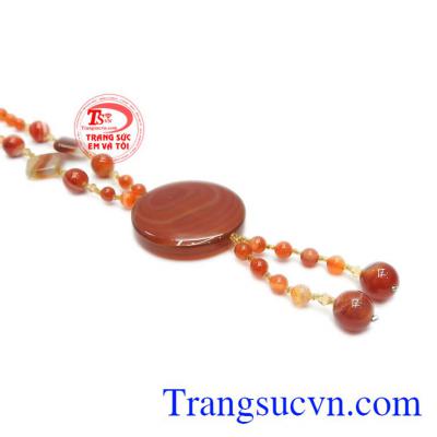 Sản phẩm mang màu sác đỏ, cam thích hợp cho người mệnh hỏa.