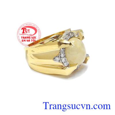 Nhẫn nam saphia đẳng cấp được chế tác từ vàng 14k, giao hàng nhanh trên toàn quốc