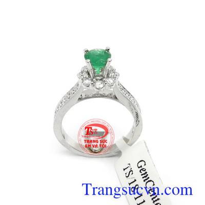 Nhẫn nữ Emerald 14k phát tài được coi là lá bùa hộ mệnh cho người đeo, có tác dụng mang lại may mắn, sức khỏe và thành công
