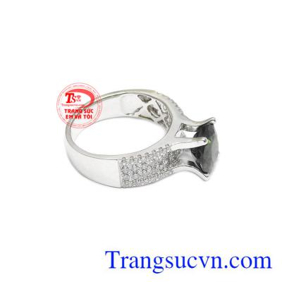 Sản phẩm có giấy kiểm định đá quý.