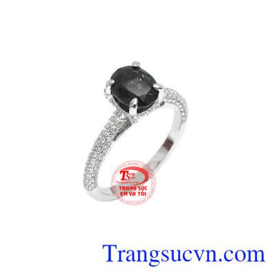Nhẫn nữ Saphir dịu dàng mang một phong cách rất riêng.