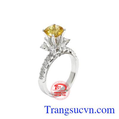 Nhẫn nữ thạch anh vàng kiêu sa