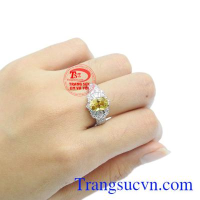 Sản phẩm có giấy kiểm định đá quý. 