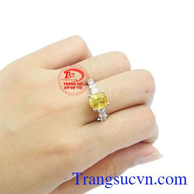 Sản phẩm có giấy kiểm định đá quý.