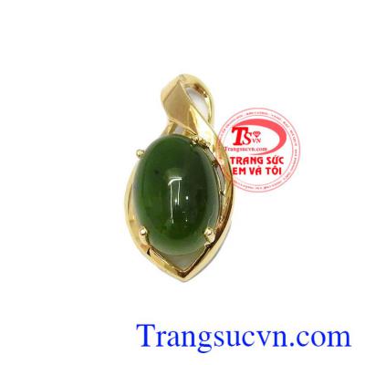 Mặt dây chuyền nephrite tinh tế