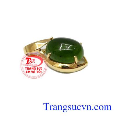 Ngọc bích nephrite màn lại nhiều may mắn, sức khỏe cho người đeo. Mặt dây chuyền nephrite tinh tế