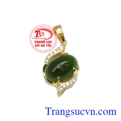 Mặt dây chuyền nephrite thiên nhiên