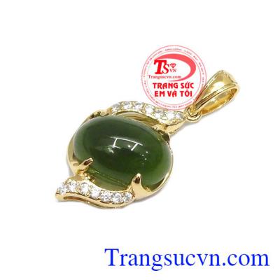 Ngọc bích nephrite là loại ngọc quý thường được vua quan, tầng lớp quý tộc ưa chuộng. Mặt dây chuyền nephrite thiên nhiên