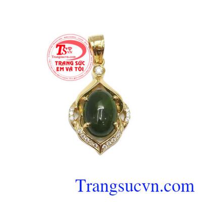 Mặt dây nephrite hoàng gia