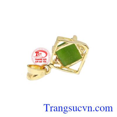 Ngọc nepherite mang đến sự bình an và may mắn. Mặt dây nepherite tinh tế