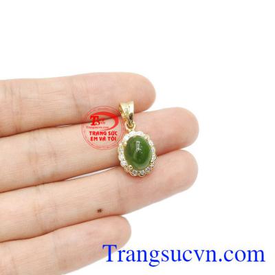 Ngọc cẩm thạch được biết đến là loại ngọc quý thích hợp với nhiều khách hàng. Mặt dây nepherite sang trọng