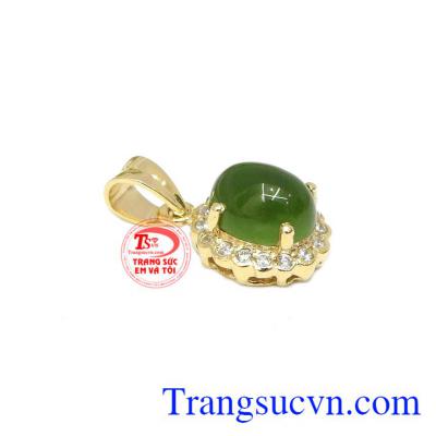 Sản phẩm thiết kế sang trọng mang đến cho người dùng sự quý phái và tinh tế. Mặt dây nepherite sang trọng