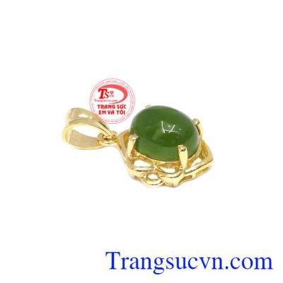 Thiết kế tinh tế, sang trọng sẽ giúp cho người phụ nữ thêm tỏa sáng. Mặt dây nepherite quý phái
