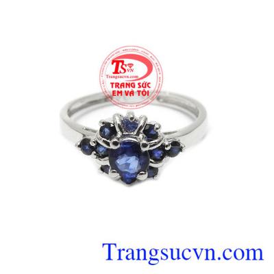  Đá sapphire mang lại sự tập trung tâm trí, giảm sự mệ mỏi, căng thẳng, giúp tinh thần thoải mái và loại bỏ được những suy nghĩ tiêu cực cho người đeo