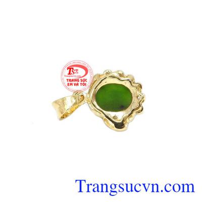 Mặt dây thiết kế mới lạ mang đến cho người dùng sản phẩm ấn tượng.