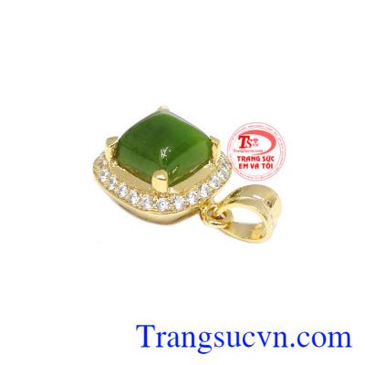 Sản phẩm kết hợp ngọc cẩm thạch thiên nhiên và vàng tây 14k bền đẹp. Mặt dây nepherite đẳng cấp