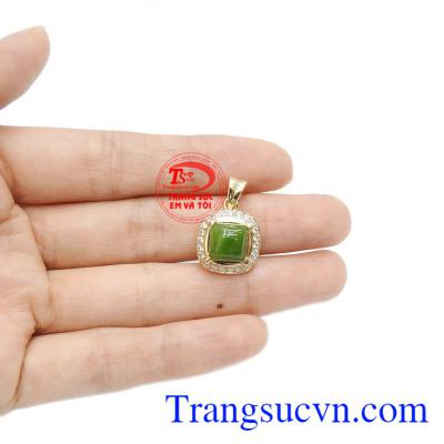 Trang sức đá quý hợp với nhiều độ tuổi. Mặt dây nepherite đẳng cấp