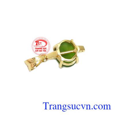 Mặt dây nepherite độc đáo được thiết kế khá lạ mắt.