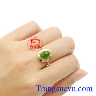 Nhẫn nữ đá quý thích hợp làm quà tặng cho người phụ nữ của bạn.