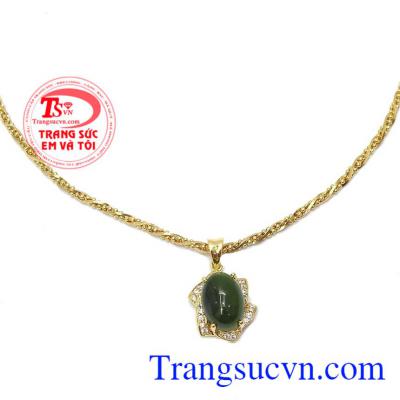 Ngọc nephrite tượng trưng cho sự quyền quý, cao sang. Bộ dây chuyền nephrite đẹp