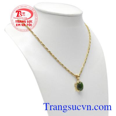 Ngọc nephrite là biểu tượng của sức khỏe, may mắn và sự trường thọ. Bộ dây chuyền nephrite đẹp
