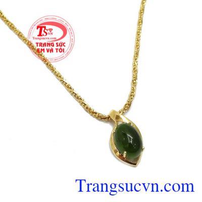 Ngọc bích nephrite màn lại nhiều may mắn, sức khỏe cho người đeo. Bộ dây chuyền nephrite tinh tế