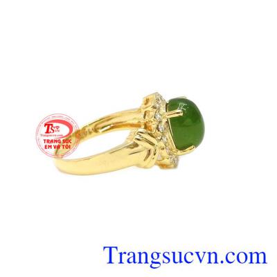 Sản phẩm kết hợp từ ngọc cẩm thạch và vàng tây 14k sáng bóng, bền đẹp.