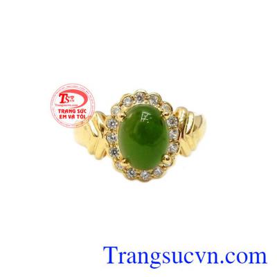 Nhẫn nepherite sang trọng được thiết kế tinh tế, thể hiện đẳng cấp cho người sử dụng.