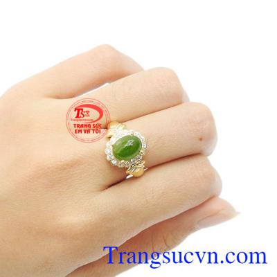 Ngọc nepherite mang đến sự bình an, may mắn và thịnh vượng cho người sử dụng. 