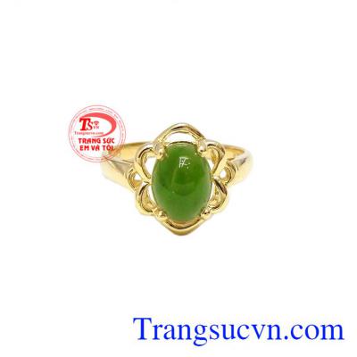 Ngọc cẩm thạch thiên nhiên hợp phong thủy, thích hợp với nhiều lứa tuổi.