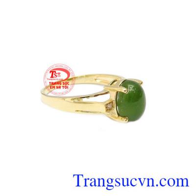 Sản phẩm kết hợp ngọc cẩm thạch thiên nhiên và vàng tây 14k bền đẹp.
