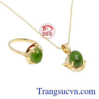 Với những ai yêu thích ngọc cẩm thạch thì đây chính là một sự lựa chọn hoàn hảo cho bạn. Bộ trang sức nepherite nữ hoàng