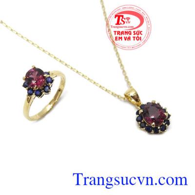 Bộ dây chuyền Granet thiên nhiên là sản phẩm đẹp sang trọng, tinh tế có giấy kiểm định