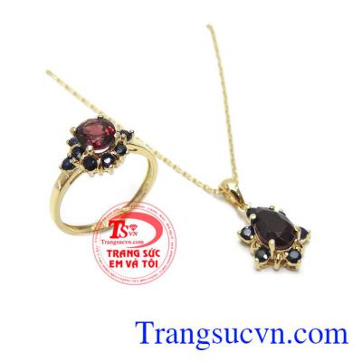Bộ dây granat sang trọng là sản phẩm được phái nữ ưa thích, sản phẩm có giấy kiểm định