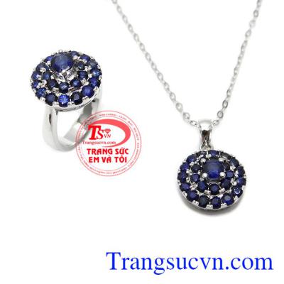 Bộ dây chuyền sapphire may mắn là sản phẩm đá sapphire thiên nhiên, có giấy kiểm định
