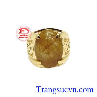 Nhẫn vàng 14k thạch anh tóc thiên nhiên mang phong cách trẻ trung, thời trang và nam tính. 