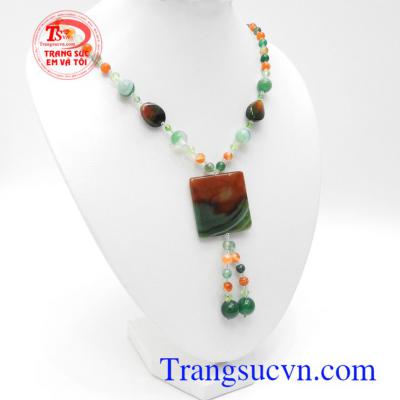 Chuỗi cổ mã não tài lộc trong phong thủy là loại ngọc của sức khỏe, trường thọ và hưng thịnh