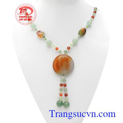 Chuỗi cổ mã não an nhiên như là lá bùa hộ mệnh, đeo mã não trên người sẽ giúp cho chủ nhân luôn gặp may mắn, bình an và hạnh phúc trong công việc và cuộc sống