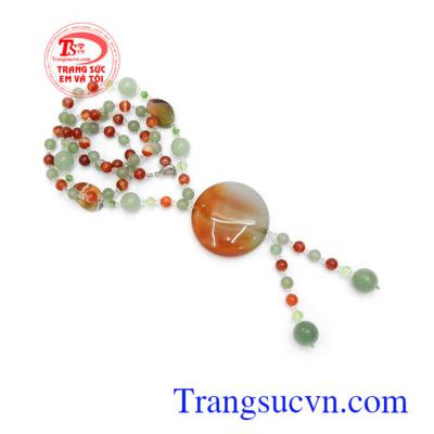 Mã não thiên nhiên là viên đá quyền lực, có tác dụng giải trừ tà khí, mang lại bình an và may mắn