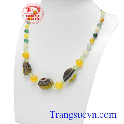 Chuỗi cổ mã não Là lá bùa hộ mệnh cho những bạn đi làm ăn xa hoặc trong những chuyến đi du lịch dài ngày.